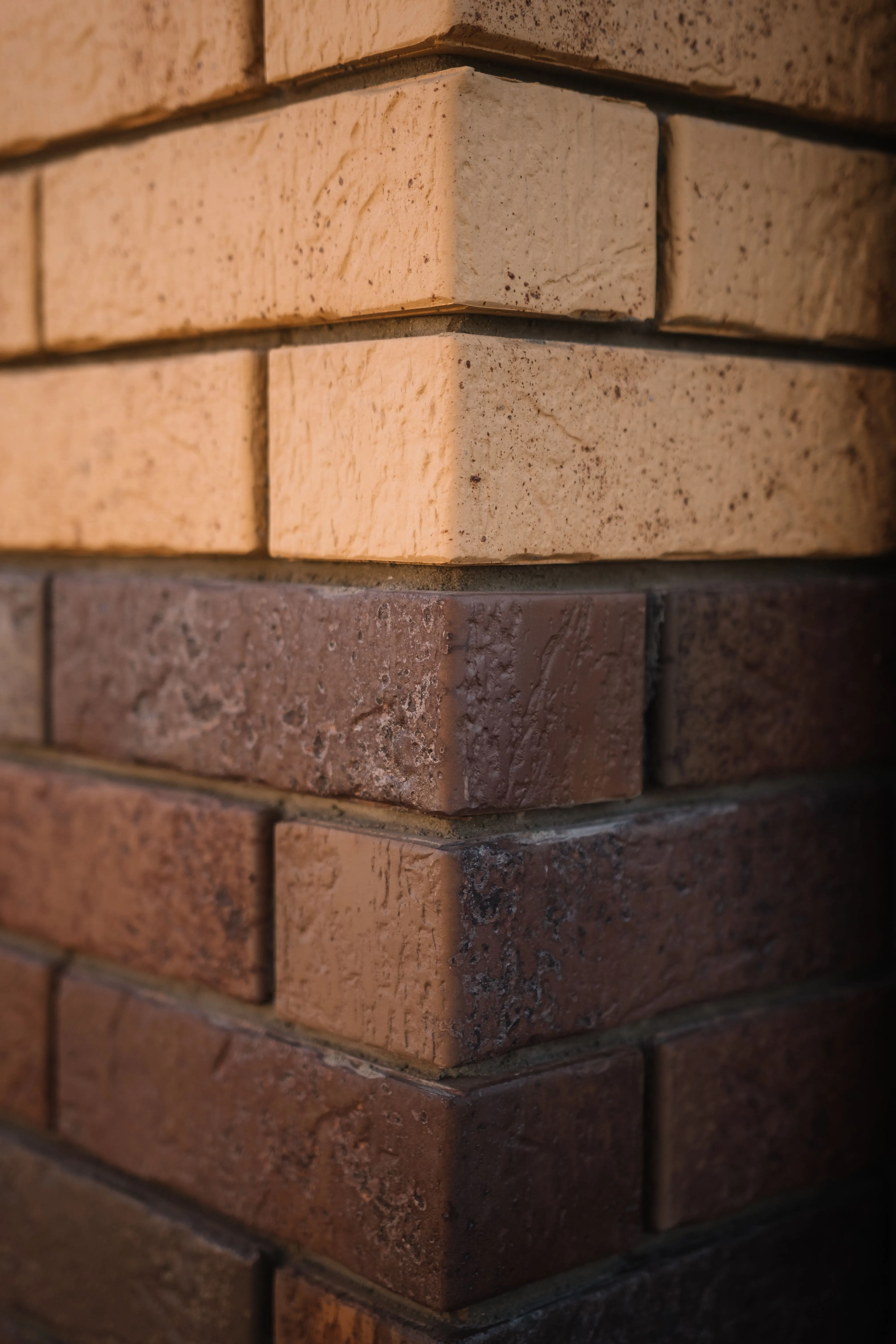 Кирпич керамический лицевой Ликолор Тайга морион юг скала 0,7 НФ – купить по низкой цене в Тюмени в интернет-магазине Стройснаб Кирпич керамический лицевой Ликолор Тайга морион юг скала 0,7 НФ в Тюмени