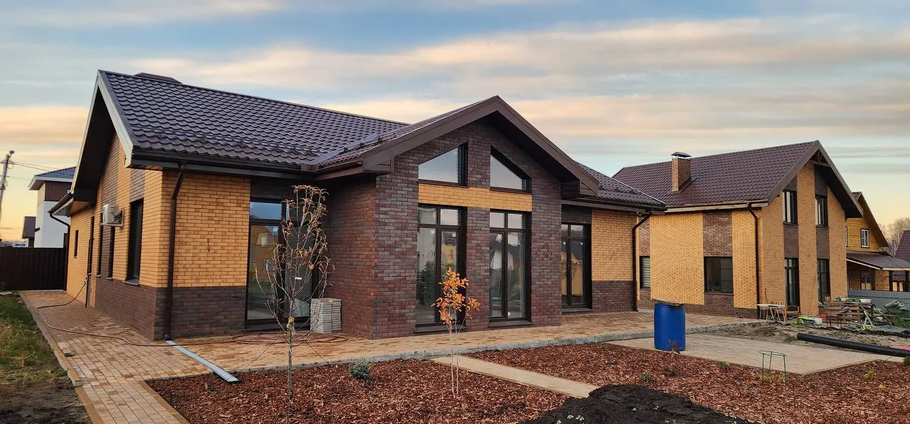 Кирпич керамический лицевой Ликолор Тайга морион юг скала 0,7 НФ – купить по низкой цене в Тюмени в интернет-магазине Стройснаб Кирпич керамический лицевой Ликолор Тайга морион юг скала 0,7 НФ в Тюмени