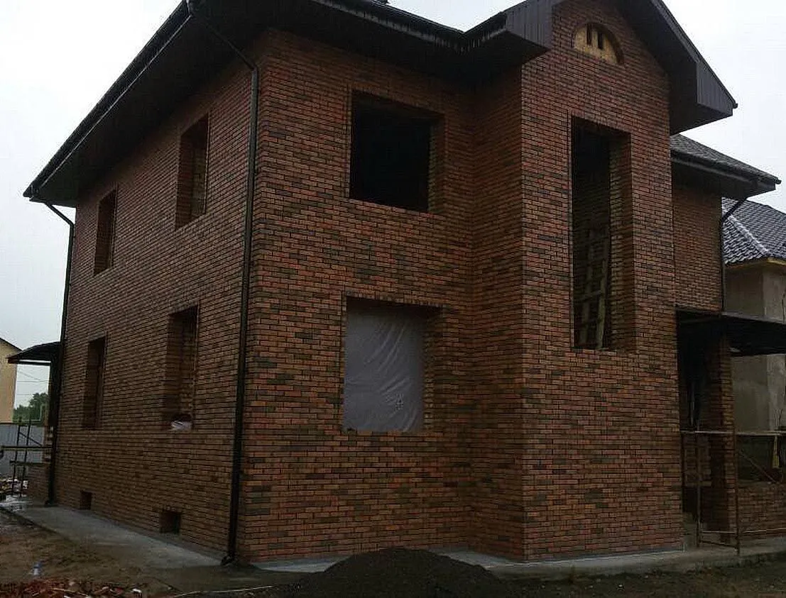 Кирпич керамический лицевой Ликолор флеш королевский двор 1 НФ – купить по низкой цене в Тюмени в интернет-магазине Стройснаб Кирпич керамический лицевой Ликолор флеш королевский двор 1 НФ в Тюмени