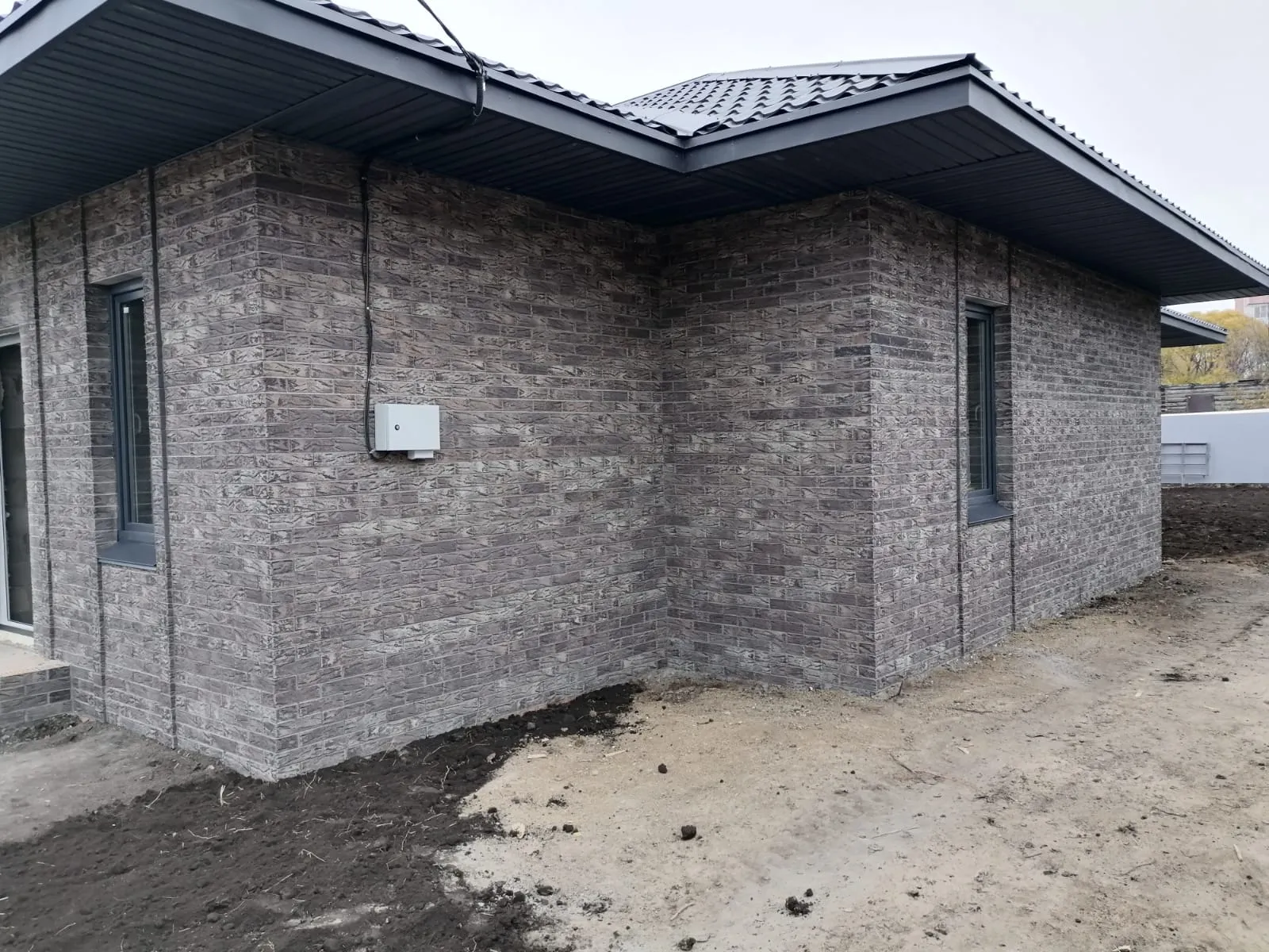 Кирпич керамический ВЗКСМ одинарный Графит – купить по низкой цене в Тюмени в интернет-магазине Стройснаб Кирпич керамический ВЗКСМ одинарный Графит в Тюмени