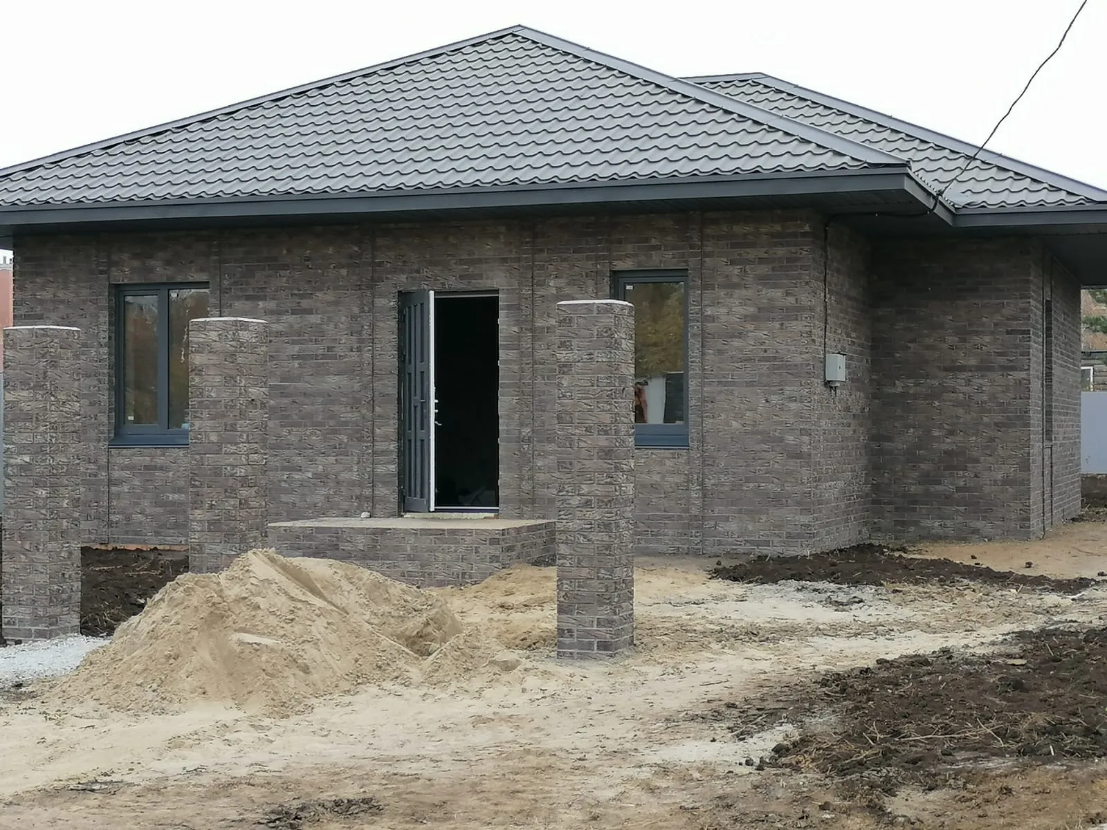 Кирпич керамический ВЗКСМ одинарный Графит – купить по низкой цене в Тюмени в интернет-магазине Стройснаб Кирпич керамический ВЗКСМ одинарный Графит в Тюмени