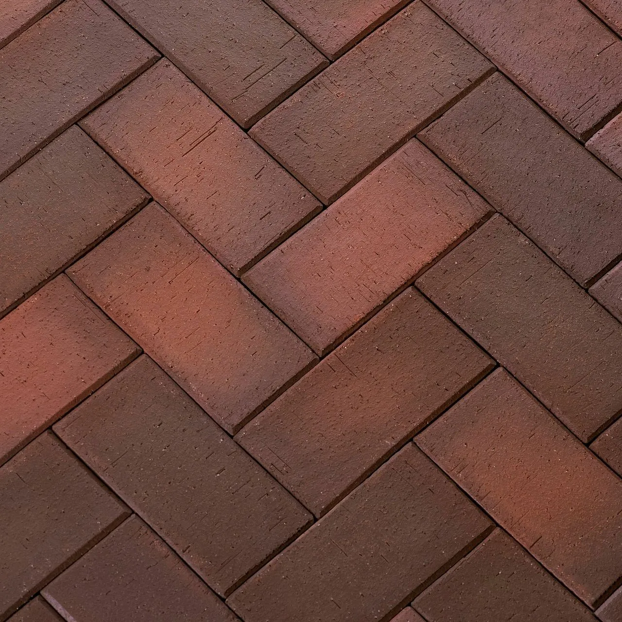 Плитка клинкерная тротуарная ЛСР Глазго темно-красный флеш Классик 200*100*50 – купить по низкой цене в Тюмени в интернет-магазине Стройснаб Плитка клинкерная тротуарная ЛСР Глазго темно-красный флеш Классик 200*100*50 в Тюмени