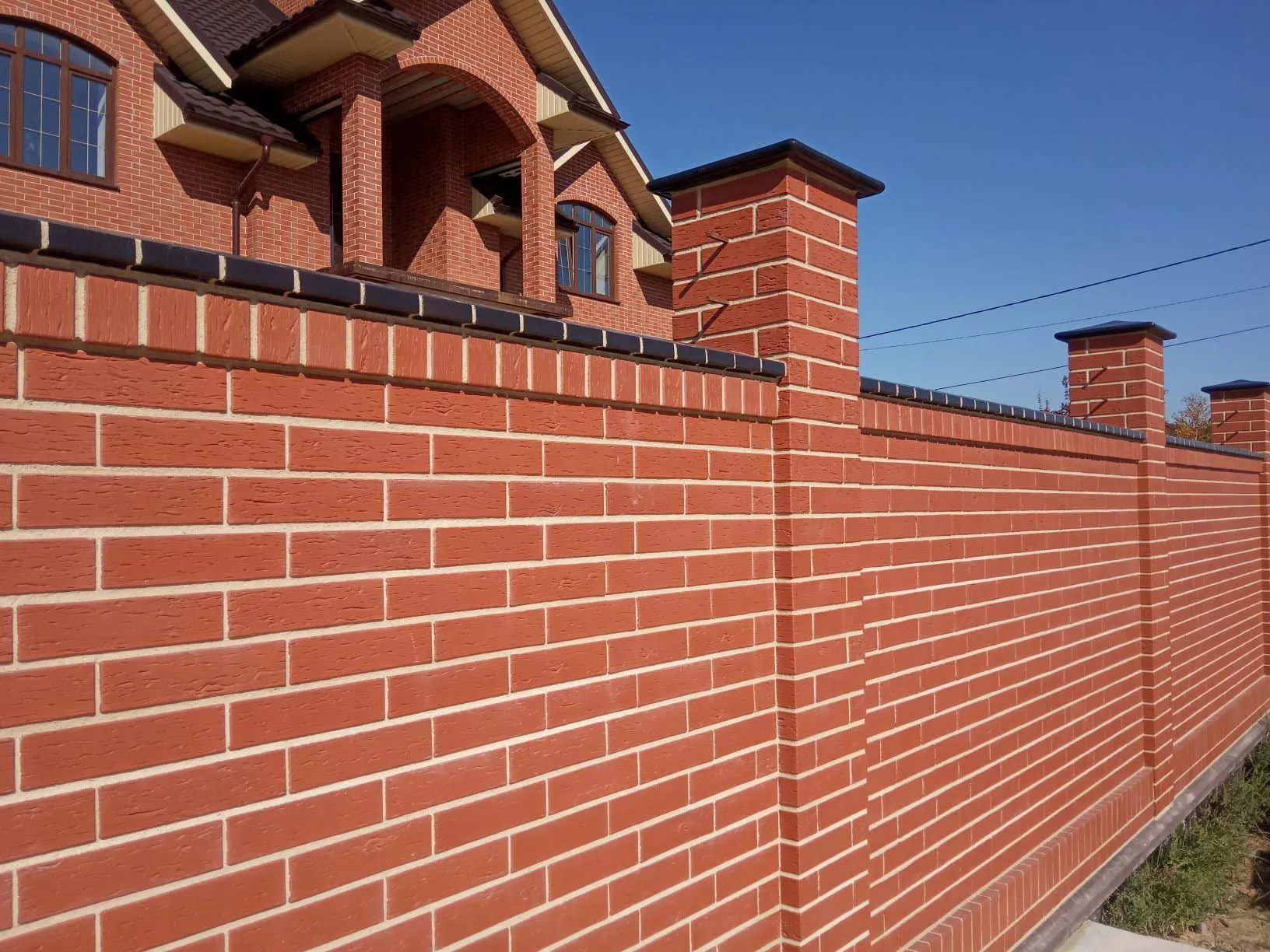 Кирпич клинкерный лицевой ЛСР Лондон красный береста 0,7 НФ – купить по низкой цене в Тюмени в интернет-магазине Стройснаб Кирпич клинкерный лицевой ЛСР Лондон красный береста 0,7 НФ в Тюмени