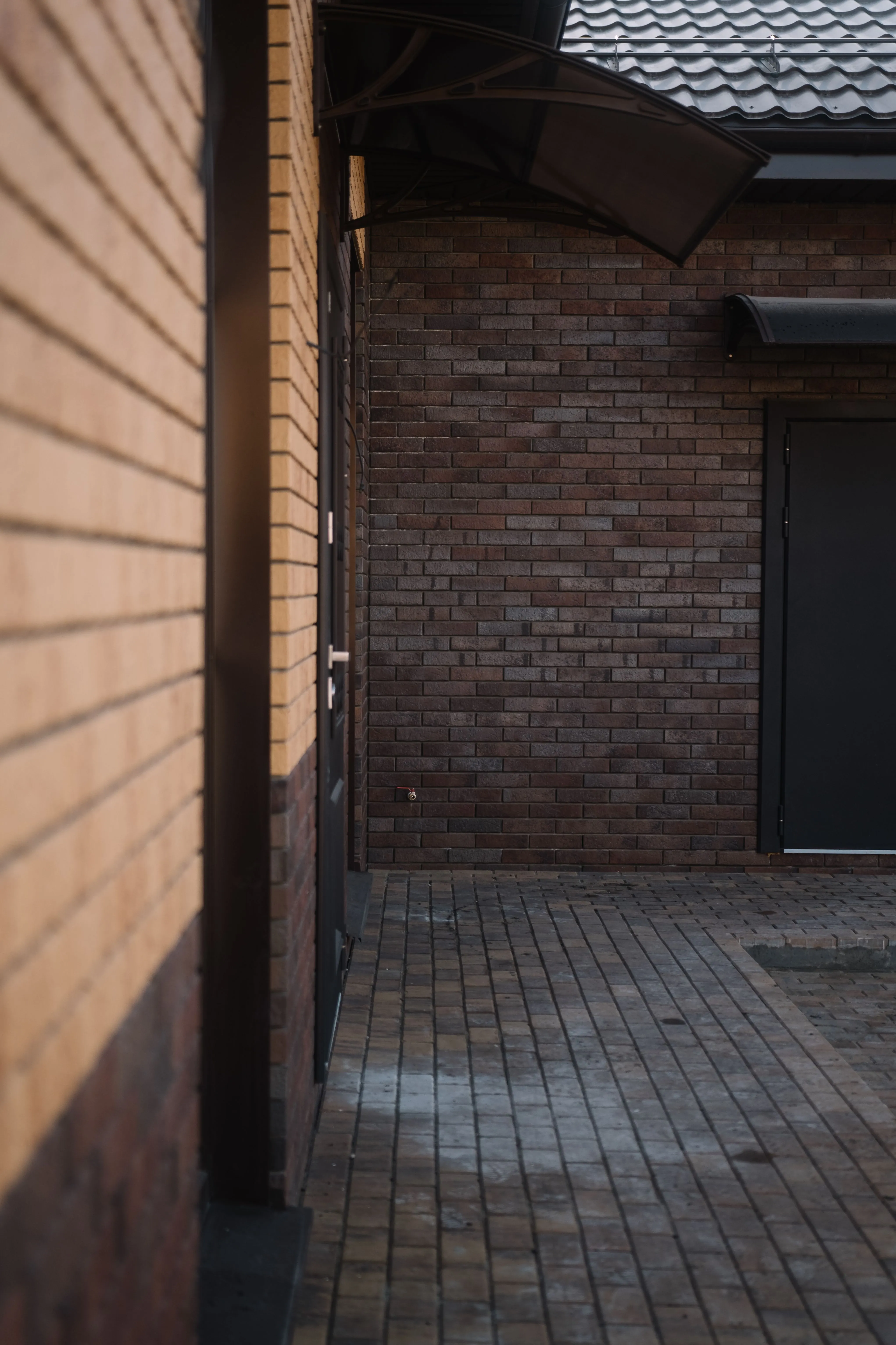 Кирпич керамический лицевой Ликолор Тайга морион юг скала 0,7 НФ – купить по низкой цене в Тюмени в интернет-магазине Стройснаб Кирпич керамический лицевой Ликолор Тайга морион юг скала 0,7 НФ в Тюмени