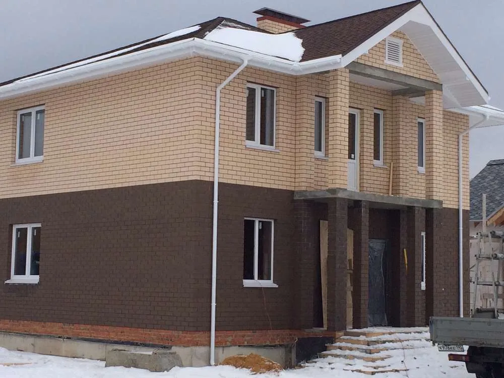 Кирпич керамический лицевой ЖКЗ слоновая кость гладкий 1,4 НФ – купить по низкой цене в Тюмени в интернет-магазине Стройснаб Кирпич керамический лицевой ЖКЗ слоновая кость гладкий 1,4 НФ в Тюмени