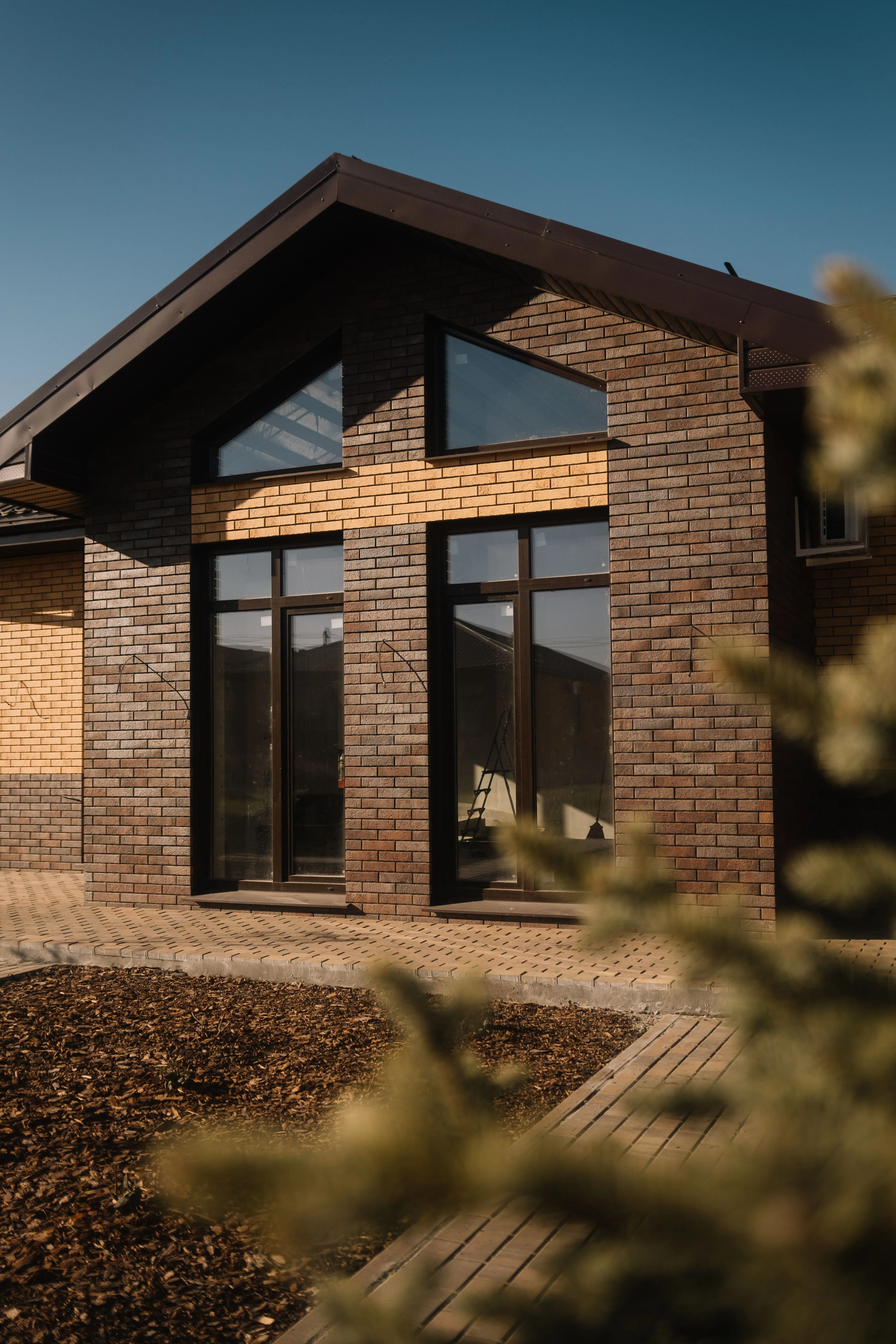 Кирпич керамический лицевой Ликолор Тайга морион юг скала 0,7 НФ – купить по низкой цене в Тюмени в интернет-магазине Стройснаб Кирпич керамический лицевой Ликолор Тайга морион юг скала 0,7 НФ в Тюмени