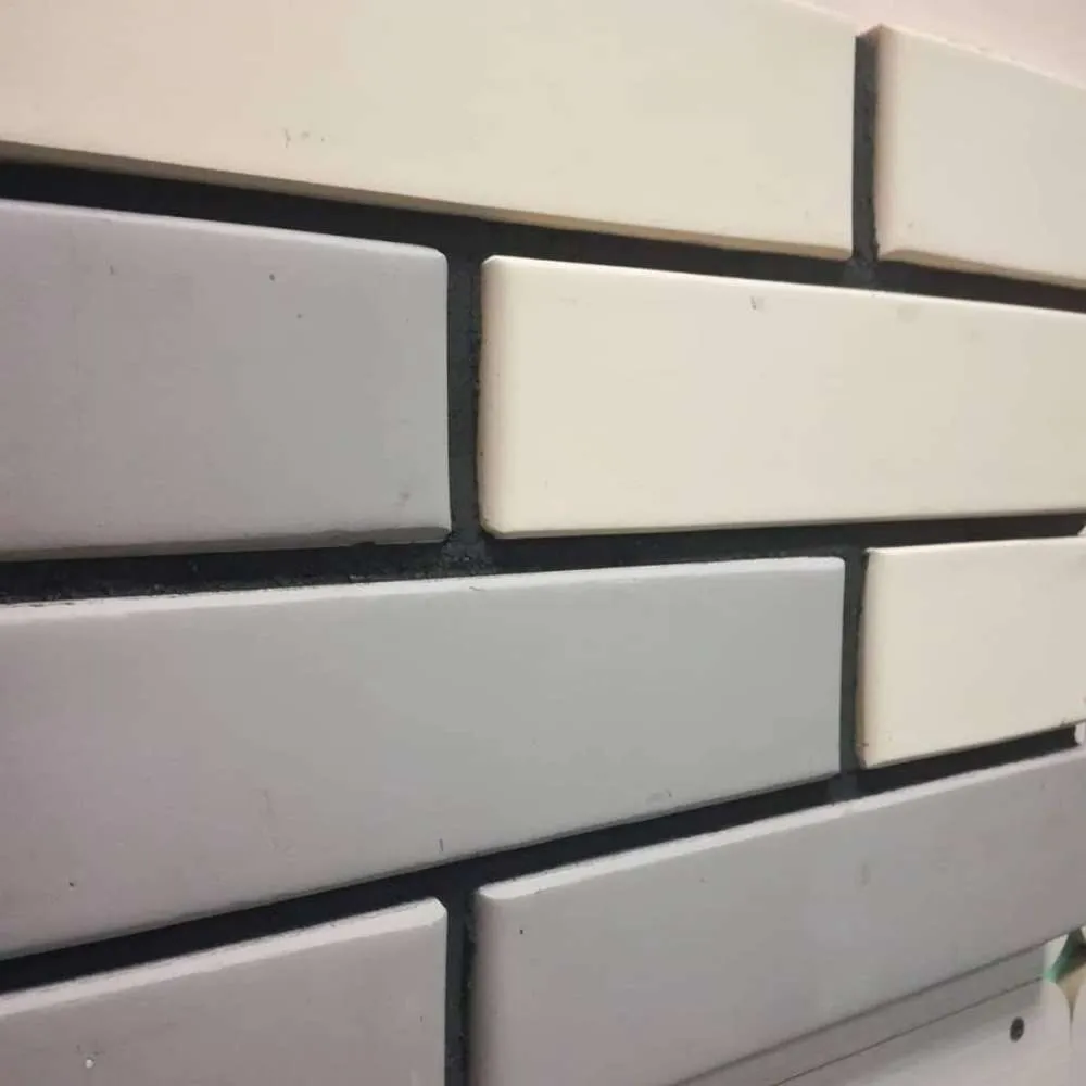 Кирпич керамический лицевой ЖКЗ серый гладкий 1 НФ – купить по низкой цене в Тюмени в интернет-магазине Стройснаб Кирпич керамический лицевой ЖКЗ серый гладкий 1 НФ в Тюмени