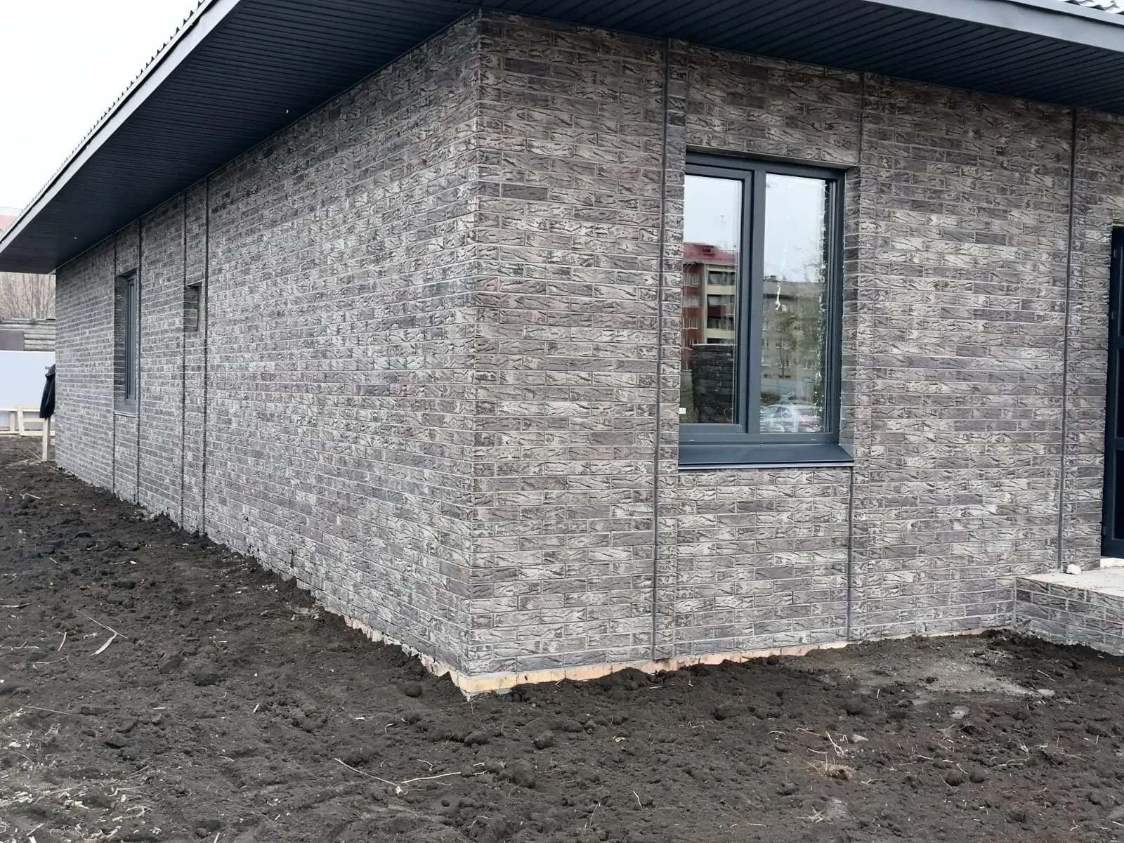 Кирпич керамический ВЗКСМ одинарный Графит – купить по низкой цене в Тюмени в интернет-магазине Стройснаб Кирпич керамический ВЗКСМ одинарный Графит в Тюмени