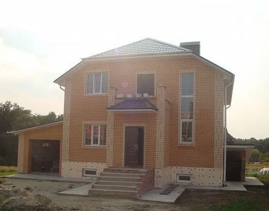 Кирпич керамический лицевой ЖКЗ соломенный гладкий 0,5 НФ – купить по низкой цене в Тюмени в интернет-магазине Стройснаб Кирпич керамический лицевой ЖКЗ соломенный гладкий 0,5 НФ в Тюмени