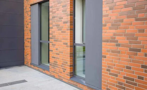 Кирпич клинкерный лицевой ЛСР Ноттингем красный флеш гладкий 0,7 НФ – купить по низкой цене в Тюмени в интернет-магазине Стройснаб Кирпич клинкерный лицевой ЛСР Ноттингем красный флеш гладкий 0,7 НФ в Тюмени