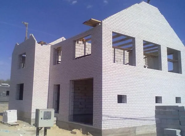 Кирпич силикатный лицевой Симат неокрашенный 1,4 НФ – купить по низкой цене в Тюмени в интернет-магазине Стройснаб Кирпич силикатный лицевой Симат неокрашенный 1,4 НФ в Тюмени