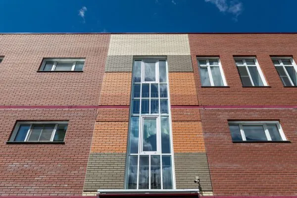 Кирпич керамический лицевой Ликолор бордо гладкий 1 НФ – купить по низкой цене в Тюмени в интернет-магазине Стройснаб Кирпич керамический лицевой Ликолор бордо гладкий 1 НФ в Тюмени