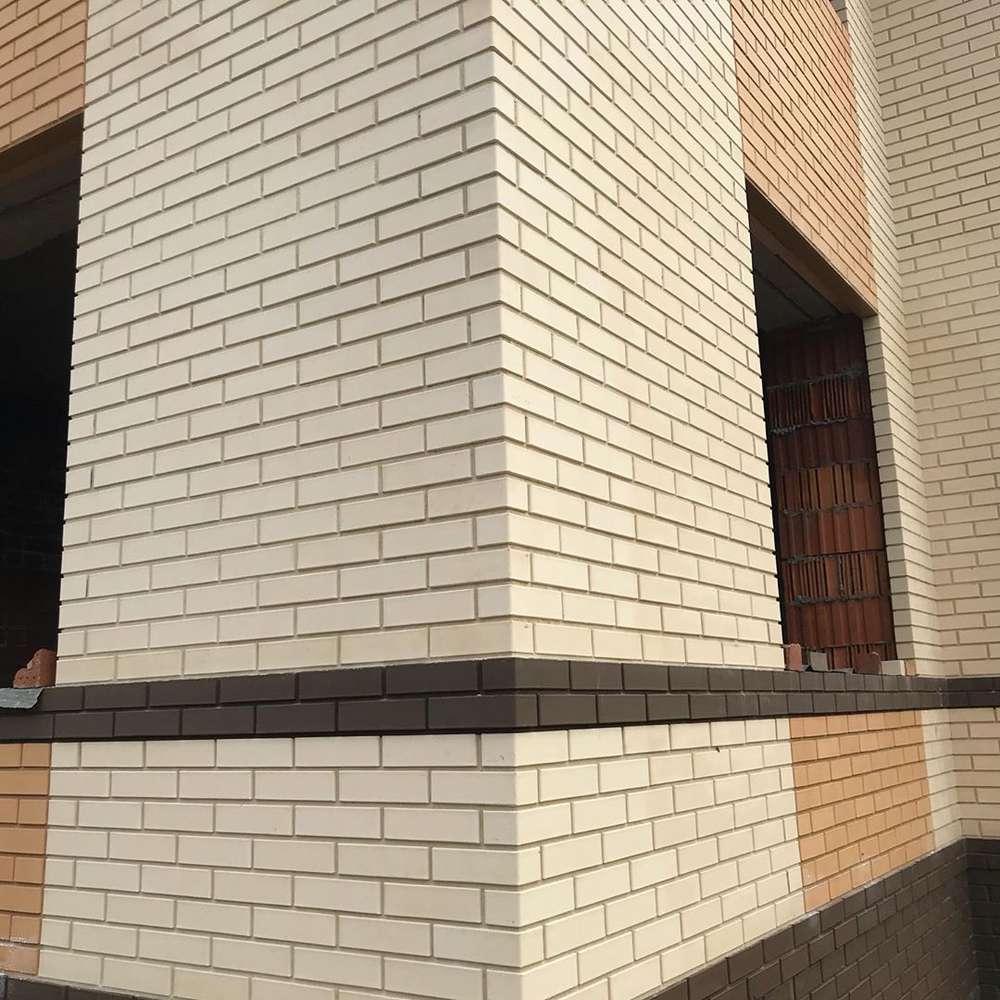 Кирпич керамический лицевой ОСМиБТ белый гладкий 0,7 НФ – купить по низкой цене в Тюмени в интернет-магазине Стройснаб Кирпич керамический лицевой ОСМиБТ белый гладкий 0,7 НФ в Тюмени