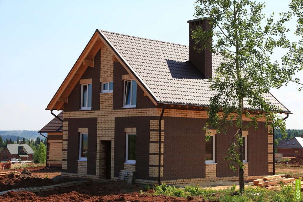 Кирпич керамический лицевой ОСМиБТ коричневый гладкий 0,7 НФ – купить по низкой цене в Тюмени в интернет-магазине Стройснаб Кирпич керамический лицевой ОСМиБТ коричневый гладкий 0,7 НФ в Тюмени