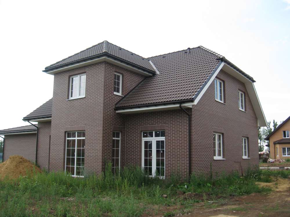 Кирпич керамический лицевой ЖКЗ тёмно-коричневый гладкий 1 НФ – купить по низкой цене в Тюмени в интернет-магазине Стройснаб Кирпич керамический лицевой ЖКЗ тёмно-коричневый гладкий 1 НФ в Тюмени