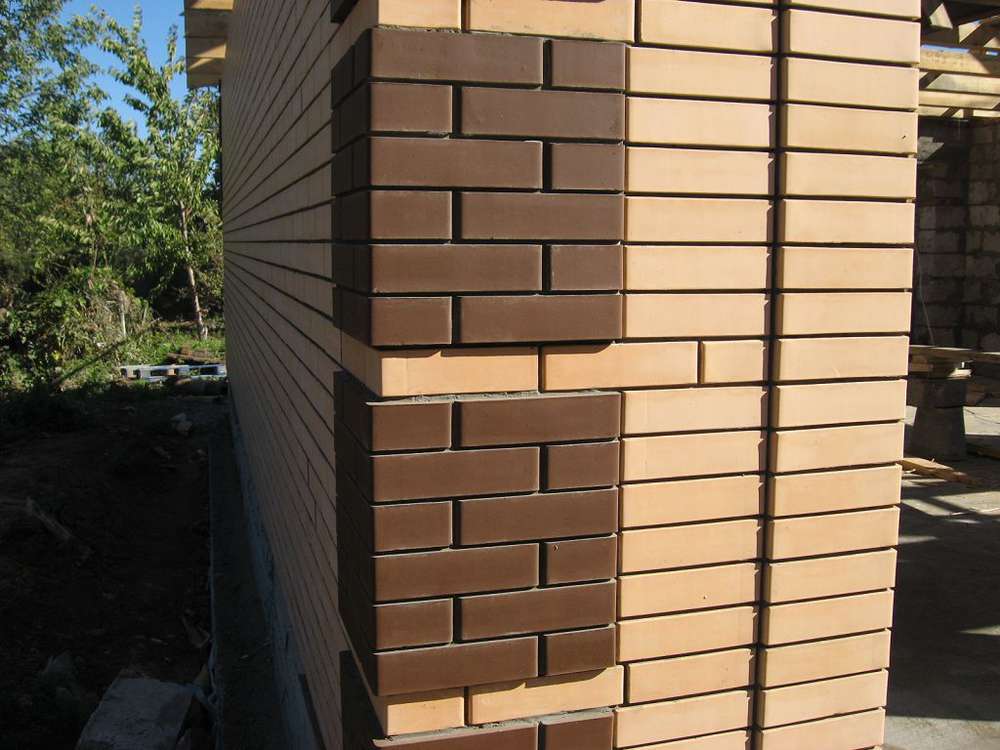 Кирпич керамический лицевой ЖКЗ тёмно-коричневый гладкий 1 НФ – купить по низкой цене в Тюмени в интернет-магазине Стройснаб Кирпич керамический лицевой ЖКЗ тёмно-коричневый гладкий 1 НФ в Тюмени