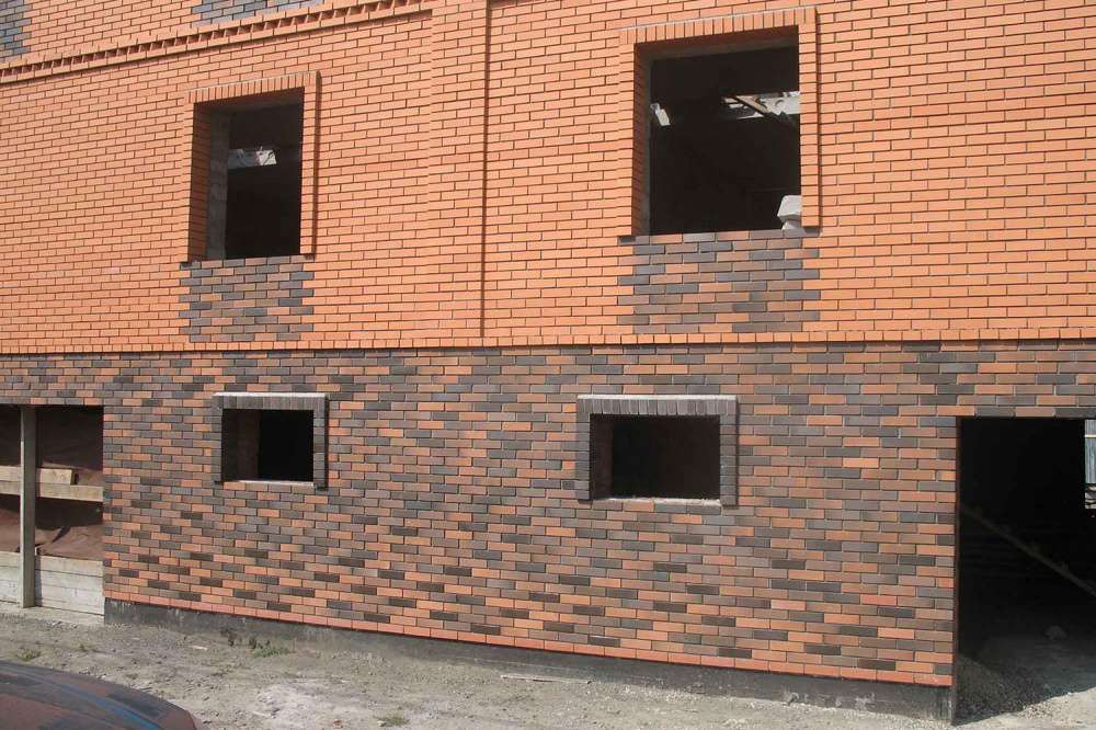 Кирпич керамический лицевой ЖКЗ персиковый гладкий 1 НФ – купить по низкой цене в Тюмени в интернет-магазине Стройснаб Кирпич керамический лицевой ЖКЗ персиковый гладкий 1 НФ в Тюмени