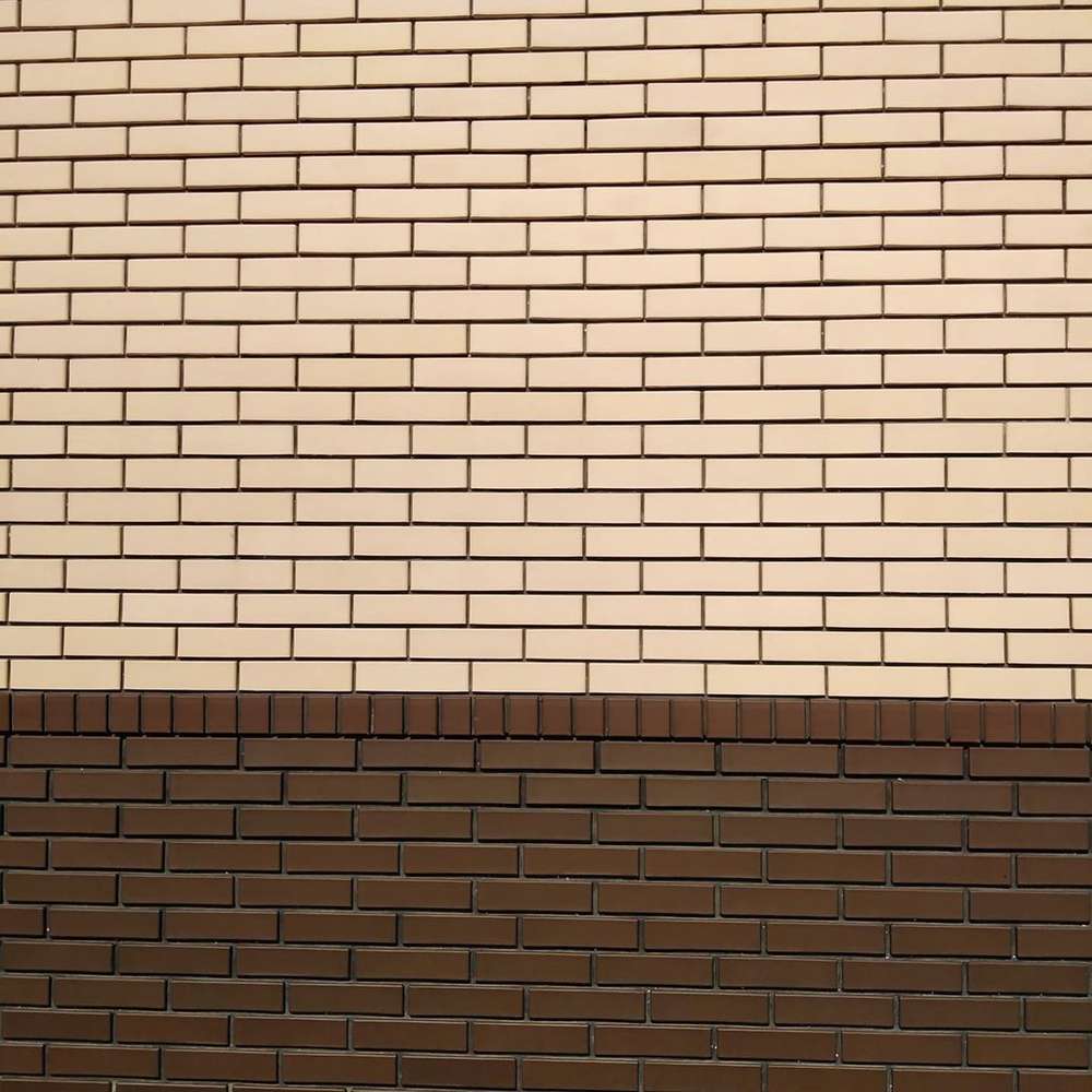 Кирпич керамический лицевой ЖКЗ тёмно-коричневый гладкий 0,7 НФ – купить по низкой цене в Тюмени в интернет-магазине Стройснаб Кирпич керамический лицевой ЖКЗ тёмно-коричневый гладкий 0,7 НФ в Тюмени