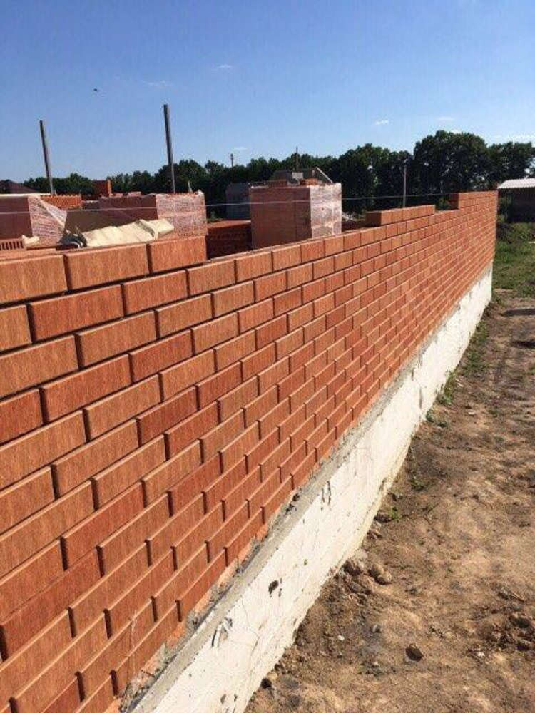 Кирпич керамический лицевой ЖКЗ красный бархат 0,7 НФ – купить по низкой цене в Тюмени в интернет-магазине Стройснаб Кирпич керамический лицевой ЖКЗ красный бархат 0,7 НФ в Тюмени