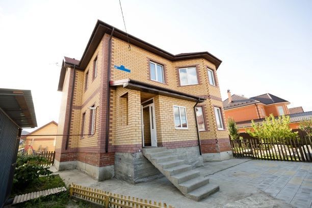 Кирпич силикатный Поревит одинарный лицевой пустотелый желтый – купить по низкой цене в Тюмени в интернет-магазине Стройснаб Кирпич силикатный Поревит одинарный лицевой пустотелый желтый в Тюмени