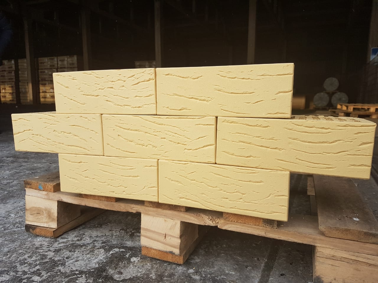 Кирпич керамический Магма утолщённый Ваниль Антик – купить по низкой цене в Тюмени в интернет-магазине Стройснаб Кирпич керамический Магма утолщённый Ваниль Антик в Тюмени