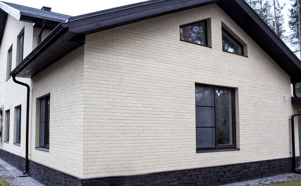 Кирпич керамический лицевой ОСМиБТ белый рустик 1 НФ – купить по низкой цене в Тюмени в интернет-магазине Стройснаб Кирпич керамический лицевой ОСМиБТ белый рустик 1 НФ в Тюмени