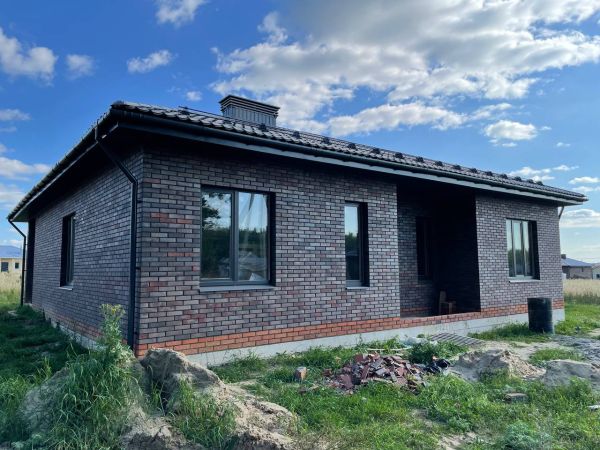 Кирпич керамический лицевой Ликолор Тайга антрацит лава 0,7 НФ – купить по низкой цене в Тюмени в интернет-магазине Стройснаб Кирпич керамический лицевой Ликолор Тайга антрацит лава 0,7 НФ в Тюмени