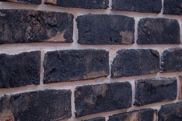 Кирпич ручной формовки Faber Jar Петровский Штандарт Черный – купить по низкой цене в Тюмени в интернет-магазине Стройснаб Кирпич ручной формовки Faber Jar Петровский Штандарт Черный в Тюмени